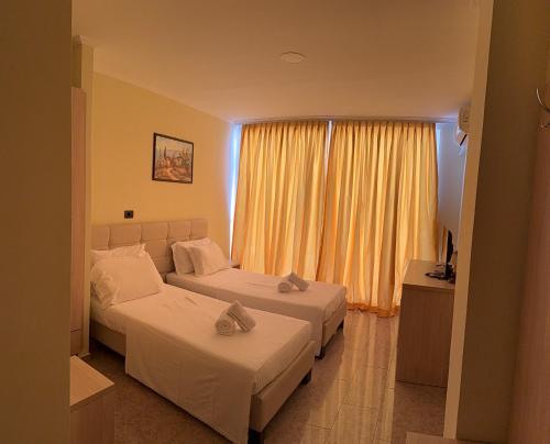 Double or Twin Room with Sea View image 10