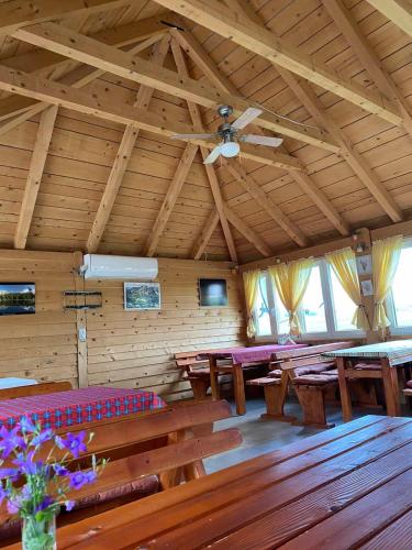 ห้องอาหาร, Family farm Jezera in แอนดริเจวิกา