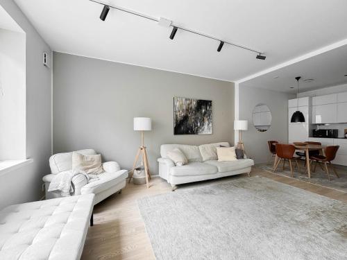 Modern 2BR downtown, private sauna, workspace, Helsinki (photo 2)