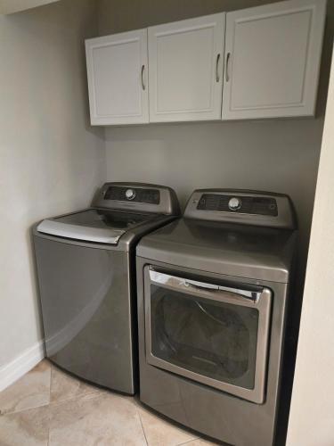 Family Oasis w Pool, Near Beaches and Parks near Wildlife on Easy Street/Big Cat Rescue