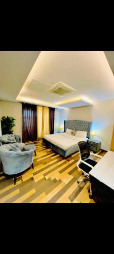 Goldcrest Alfatah Mall - image 2