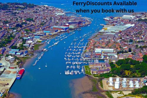 Nearby attraction, Marina Bridge House Central Cowes in Cowes Medina