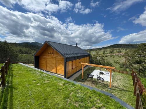 Three-Bedroom House image 5