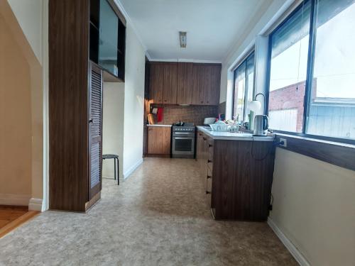 مطبخ, Free Parking 5min Walk to Asian Supermarket Family Room Deakin Uni Quiet Camberwell in Camberwell