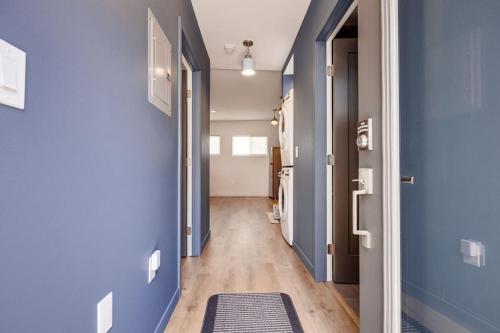 NEW and Modern Cozy Flat in Southern California in โควิน่า (CA)