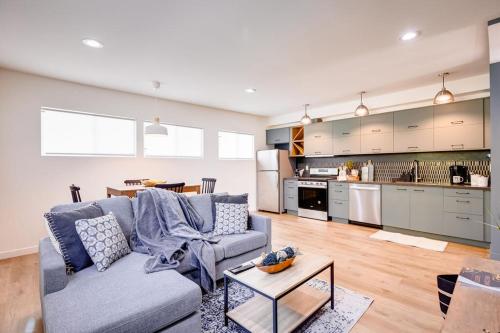 NEW and Modern Cozy Flat in Southern California in โควิน่า (CA)