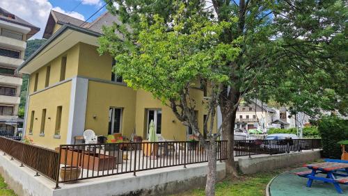 chambre 2 lits Le Toit Vert Maison Partagée (chambre 2 lits Le Toit Vert Maison Partagee) in Moutiers