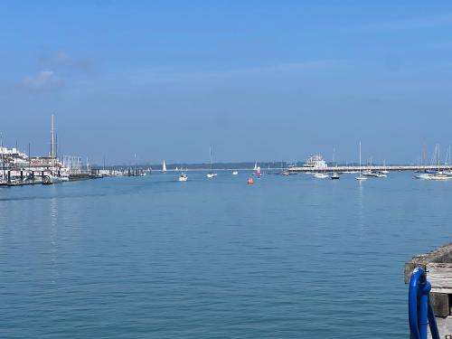 Surrounding environment, Marina Bridge House Central Cowes in Cowes Medina