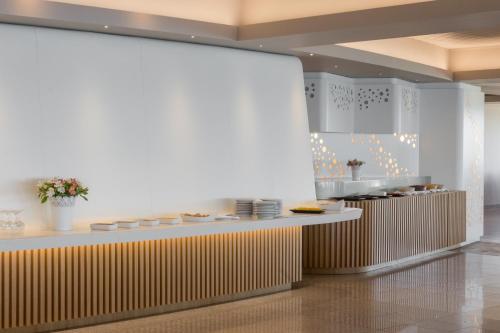 Axis Ofir Beach Resort Hotel - image 2