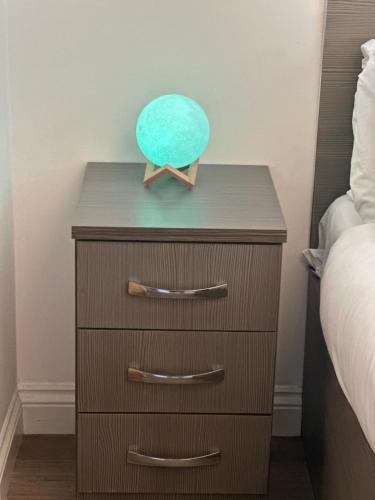 Spacious 2 Beds with Gated Free parking WIFI,NETFLIX No Deposit Required, Birmingham (photo 7)