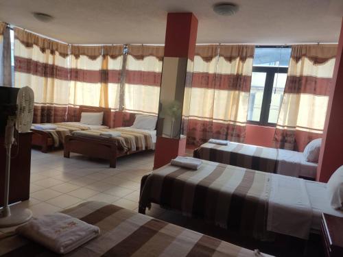 5 twin beds