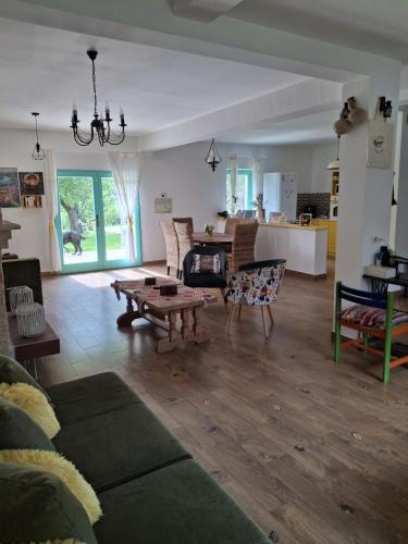 Pensiunea HAPPY in Szörényvár