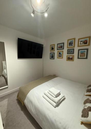 Suite 4 Double Bedroom With Dedicated Private Bathroom in Danderhall