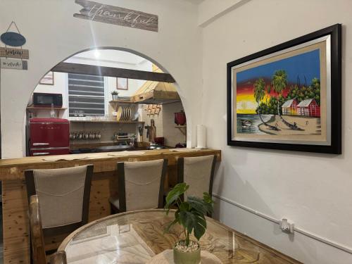 厨房, VSS Rustic in Arecibo - Stylish & Relaxing Escape Near Beaches in 亚里西波
