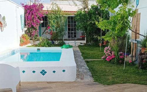 Casa con piscina cerca de Sevilla in Huevar Del Aljarafe