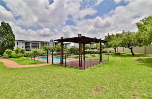 Two Bed - Jackal Creek Golf Estate, Roodepoort (photo 8)