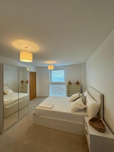 High Rise En-suite Room With Parking in Royal Docks Excel E16 London, Londra
