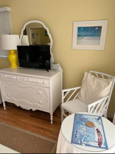 Hamptons private guest cottage detail