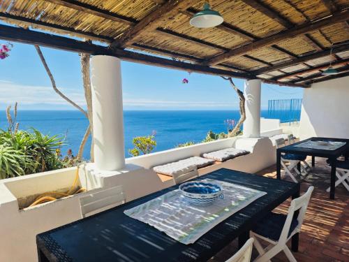 Villa Vista Mare a Filicudi in Filikudi