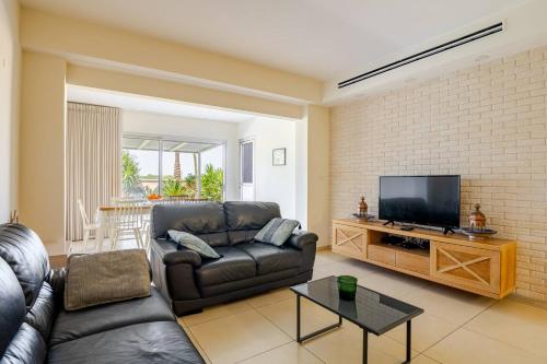 GW002 MAMAD Gugel Waves Amazing Seaview & Garden Family Apartments in Nahariya