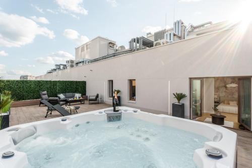 Brand New! Private Jacuzzi - Terrace - Parking, Warsaw