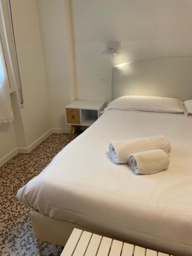 2 bedrooms, 3 beds