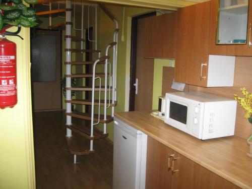 1 double bed, 2 twin beds