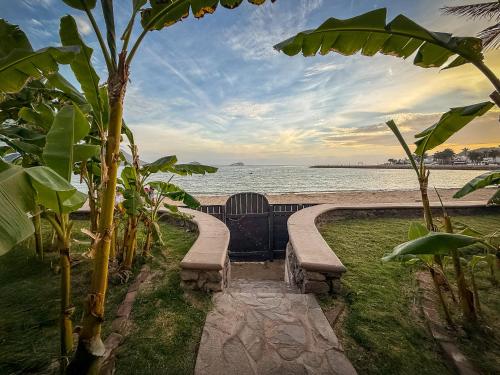 Strand, Casa Recuerdos in Lomas de Cortés