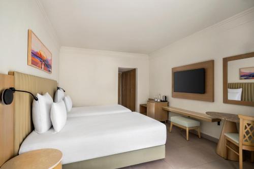  Superior Room with 2 Single Beds, Garden side (Beach wing) image 4