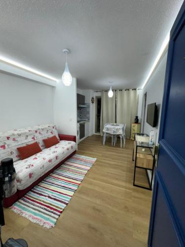 Studio 30m2 juan les pins in Avenue de Cannes