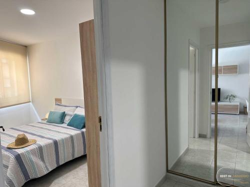 One-Bedroom Apartment image 4