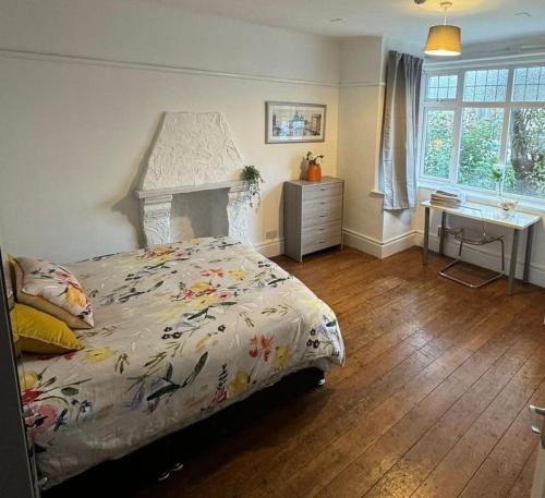Bournemouth Accommodation in Wallisdown and Winton West