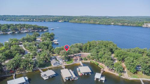 Beach Vacation Homes, water toys, relaxing, boat slip and dock, Lake Ozark