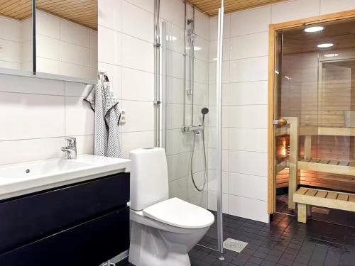 Penthouse with private sauna, large balcony, AC, Helsinki (photo 9)