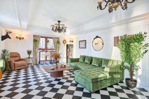 Zen Den - Vintage Charm with full Sea View, Dubai