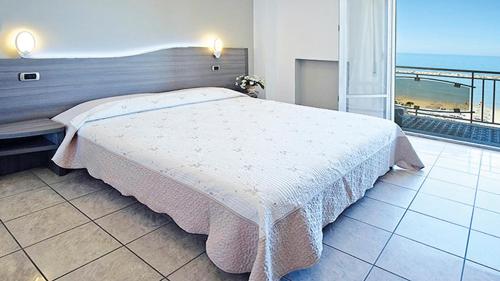 Hotel La Perla – Cupra Marittima, MO