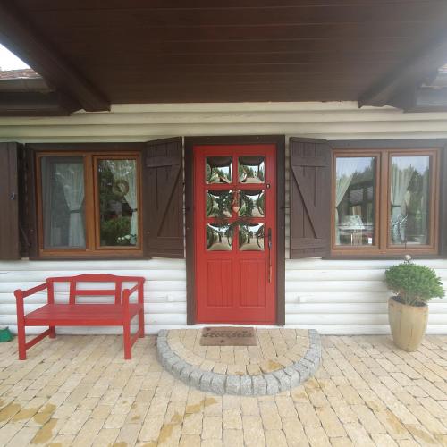 Domek pod sosnowym lasem