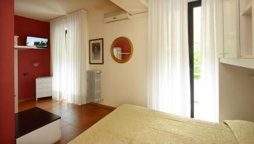 Hotel Ristorante Commercio - image 4