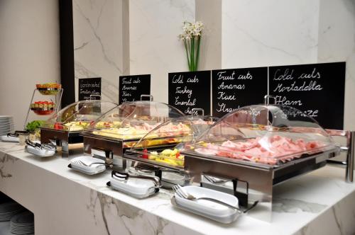 Maritim Hotel Plaza Tirana, Tirana (photo 9)