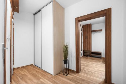 Apartment 10 minutes from city centre with garden, Bratislava (fotografie 6)