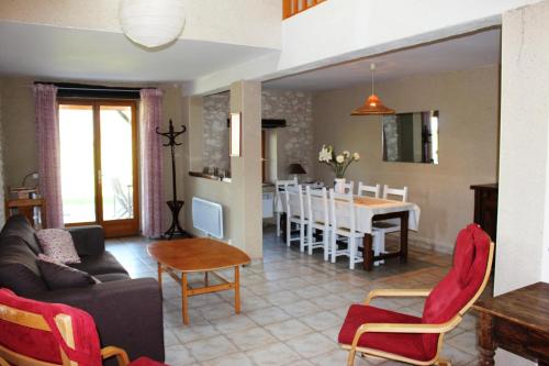 3 bedrooms, 4 beds