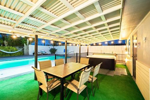 Facilities, Serene Sanctuary Pool, Hot Tub and Game Room in North Clairemont