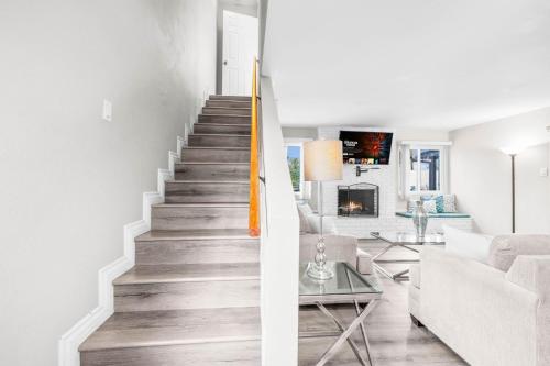 Serene Sanctuary Pool, Hot Tub and Game Room in North Clairemont