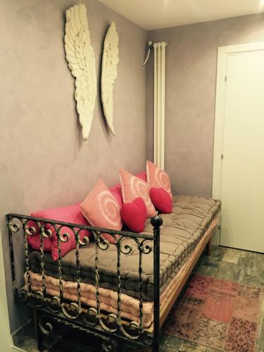 Atmos Luxe Navigli Hostel & Rooms Room Type - Deluxe Triple Room
