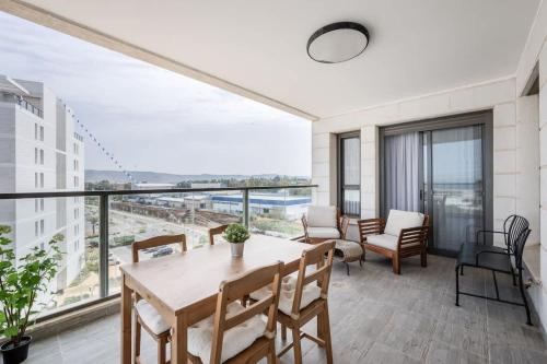 Wonderful 3 bedroom on the beach in 나하리야