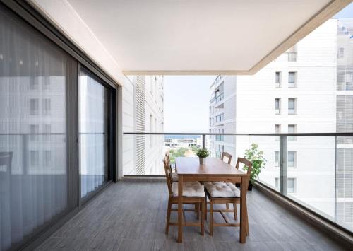 Wonderful 3 bedroom on the beach in 나하리야