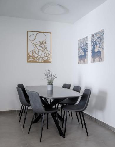 Wonderful 3 bedroom on the beach in 나하리야