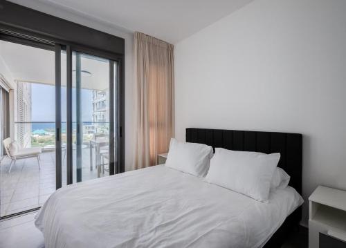 Cozy 3 BR apartment on the beach in Nahariyya
