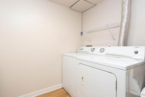 Cozy 2BR Apt in Downtown LA with Pool & Hot Tub, Los Ángeles (foto 8)