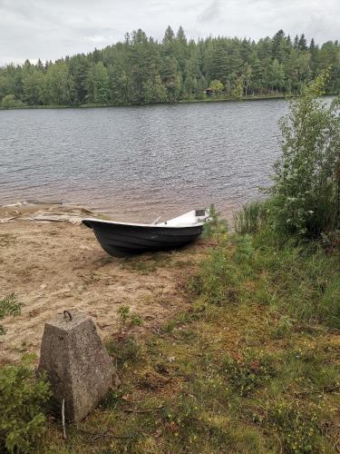 Yksio kauniilla jarvinakymalla Ikaalisissa in Ikaalinen